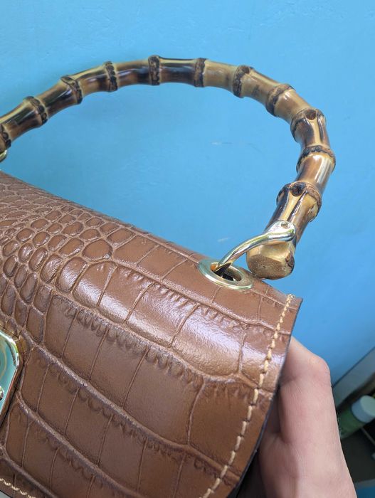 Geanta crossbody piele cu maner bambus si aspect piele de crocodil