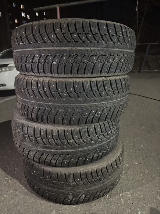 Продам резину в хорошем состояние 215/60/16