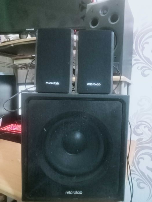 продам сабвуфер microlab M-800