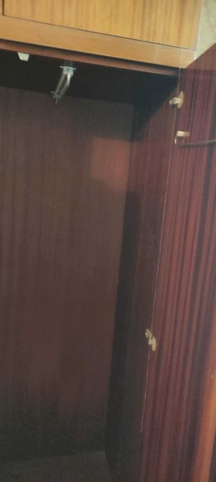 ПОДАРЯВАМ 2 легла, много запазени двулицеви матраци,холна секция