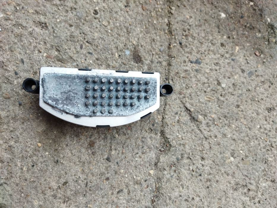 5Q0907521E Регулатор Обдухване интериор Охладител Таралеж Реле VW VA