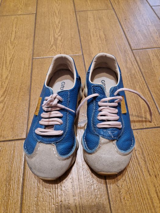 2* 75 lei/ perechea : Bocanci și trekeri = pantofi piele nr 35. Fete