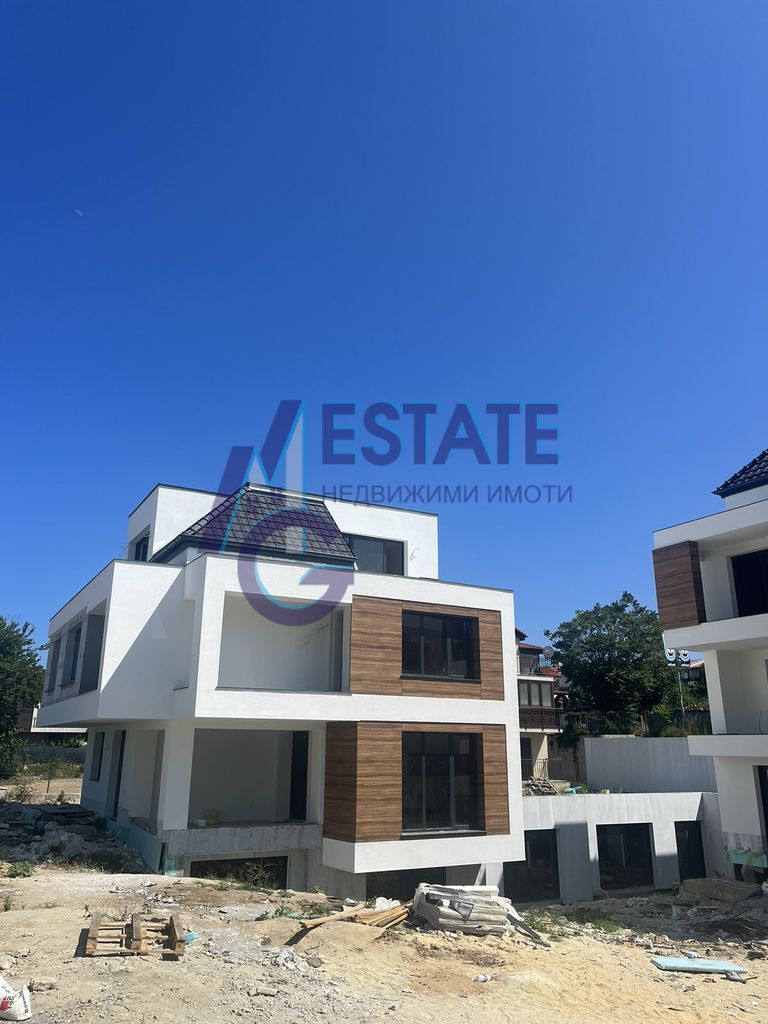 Продава се Едностаен апартамент в Созопол - 33 кв.м за 1284 €/кв.м - Снимка #1