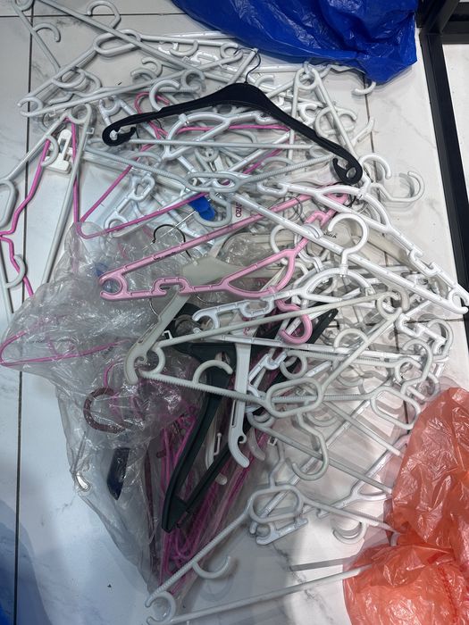 Вешалки разные продам