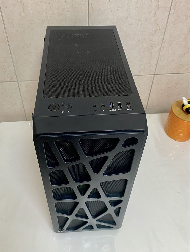 Продам мощный компьютер, монитор, кронштейн, клавиатуру, мышь