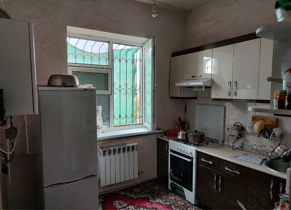 Продам 2/4/4 ком квартиру куйлюк массив 1  кирпич