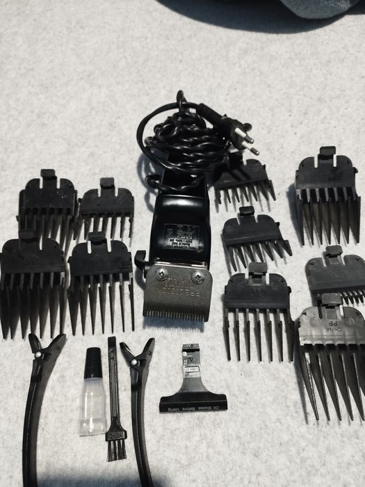 Vînd aparat de tuns este in stare bună