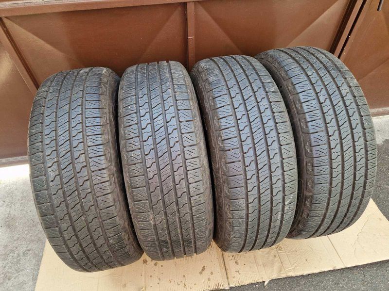 4 Goodyear R18 255/65
всесезонни гуми
DOT3423