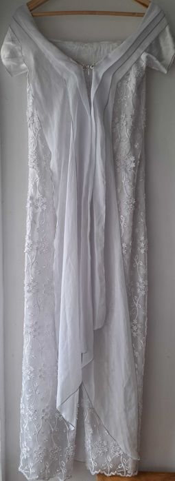 Vând rochie de mireasă masura 42, preț 300 lei