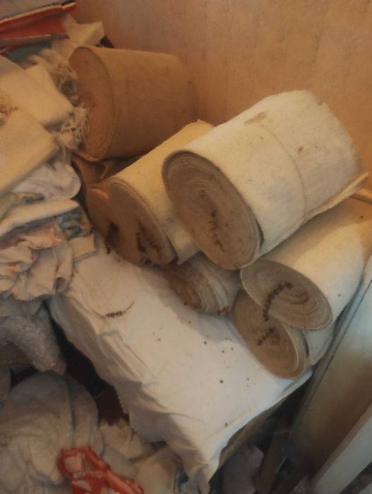 Vând țesuturi retro