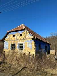 Vând casă la țară ,zona frumoasa sat Podeni com Moldovenest
