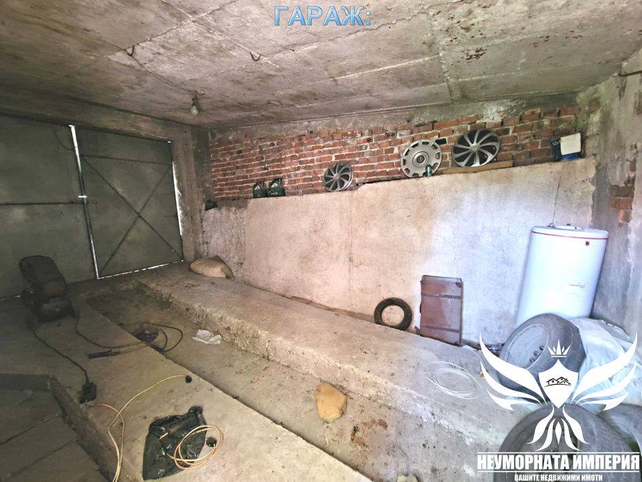 Продавам тристаен с гараж, партерни стаи и 219кв. двор в гр.Асеновград