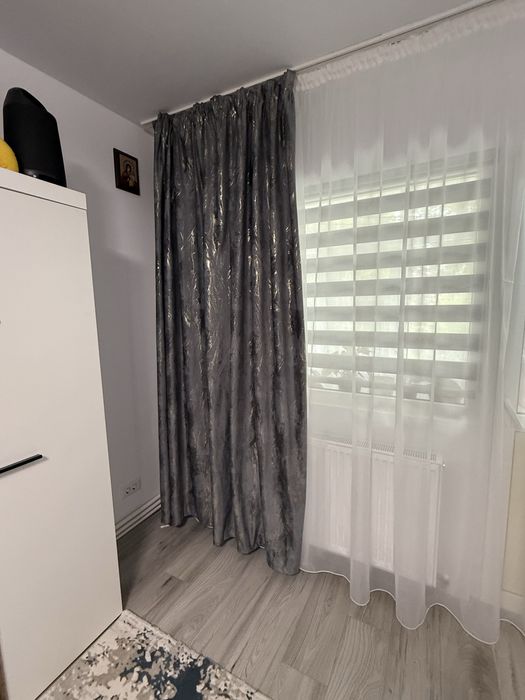 Draperie gri cu insertii aurii ( cu rejansa )