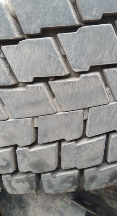 Продам 2 балона на грузовую