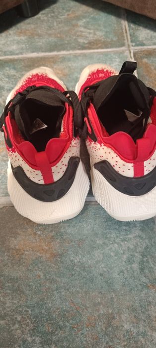 Оригинални баскетболни маратонки на Adidas