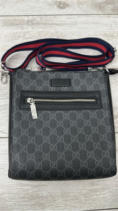 Барсетка почти новый