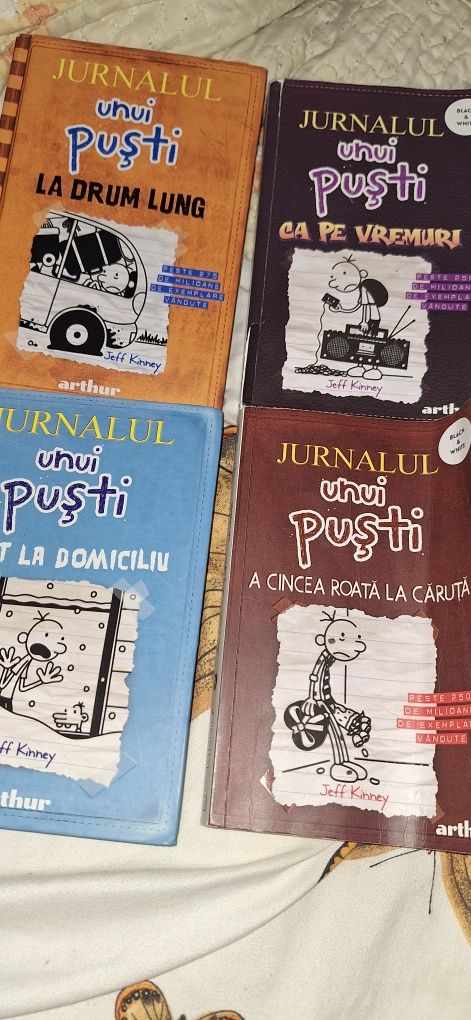 Vând 4 carti Jurnalul unui pusti, sunt în stare foarte bună