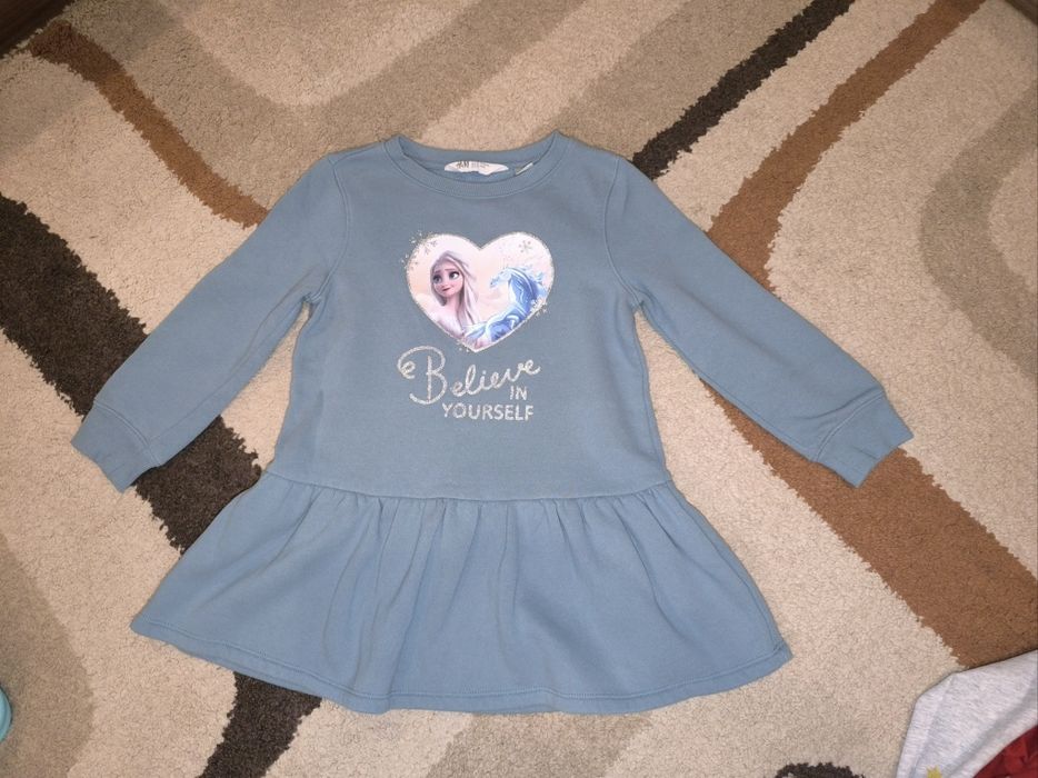 Лот дрешки 110см роклички,коледна пижама и други