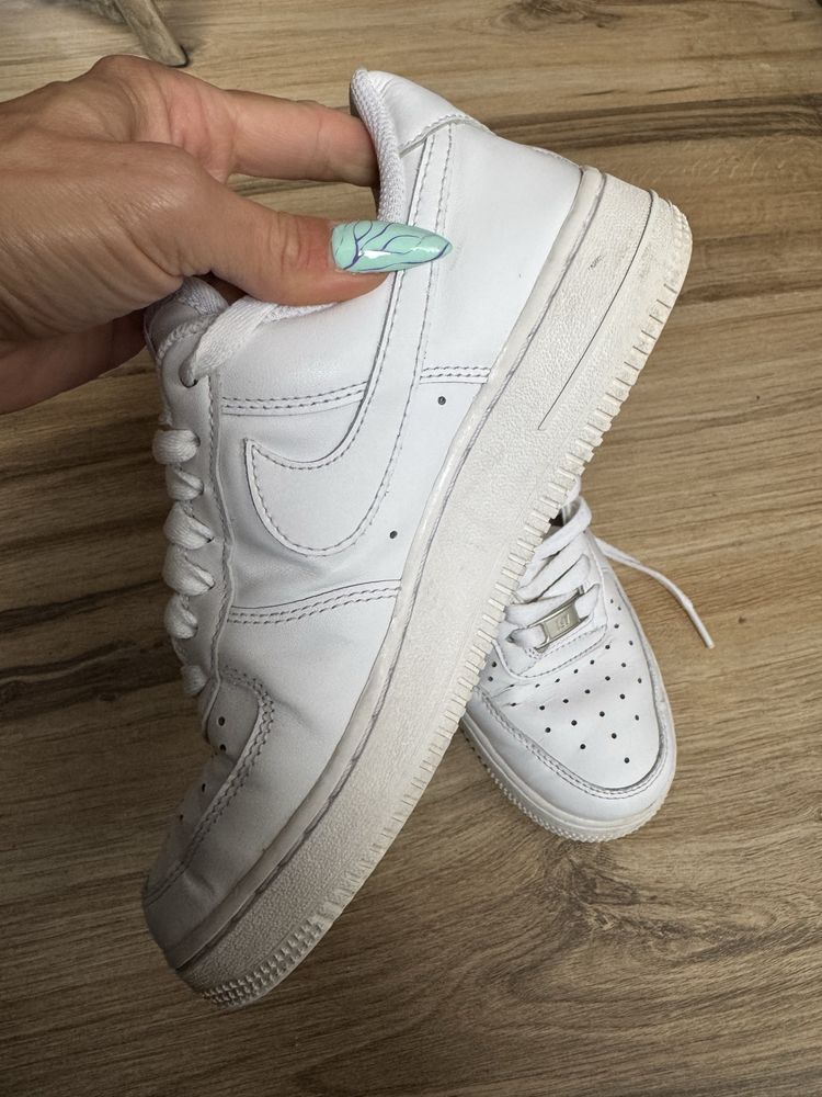 Оригинални бели кецове Nike Air Force ! 36,5 н