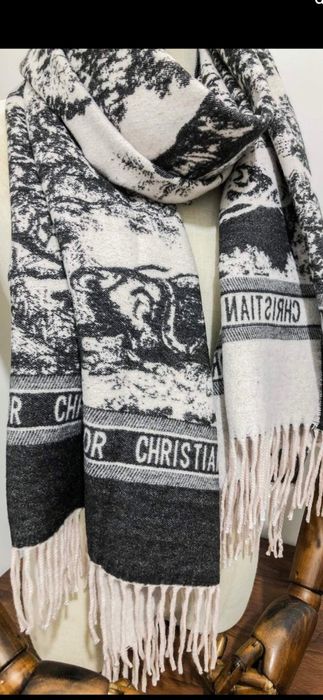 Fular Christian Dior, model 2026