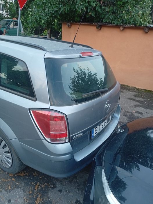Dezmembrez Opel Astra H 1.8 benzina  Orice piesa