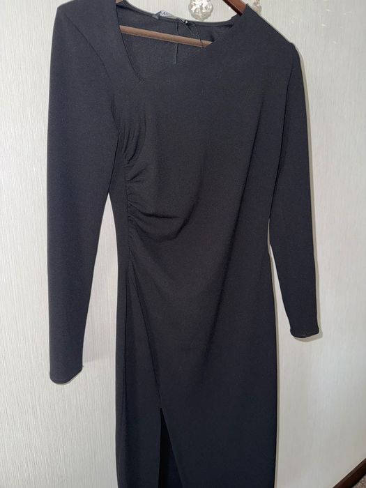 Платье Zara приталенное