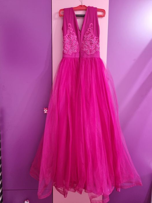 Vand 2 rochii de gala