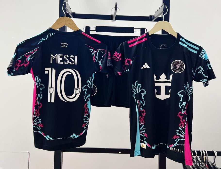 Детски екип на Меси Интер Маями специално издание!!!