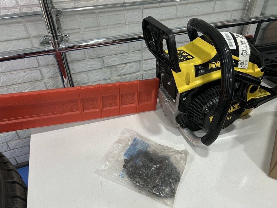 Бензопила DeWalt DC52