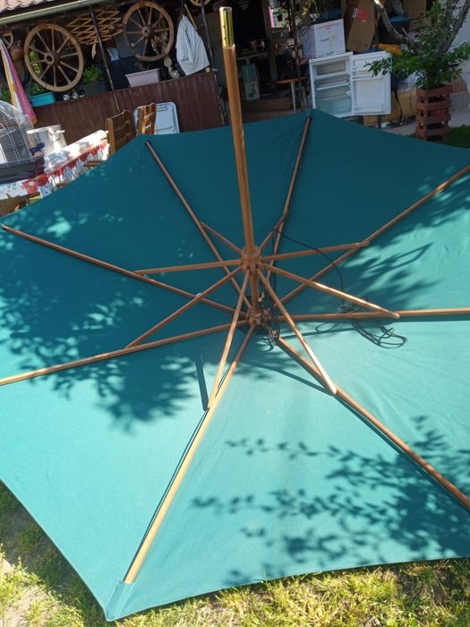 vând umbrelă verde