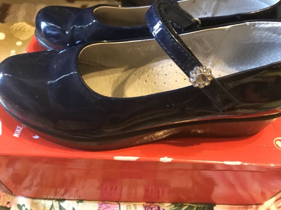 Школьные туфли