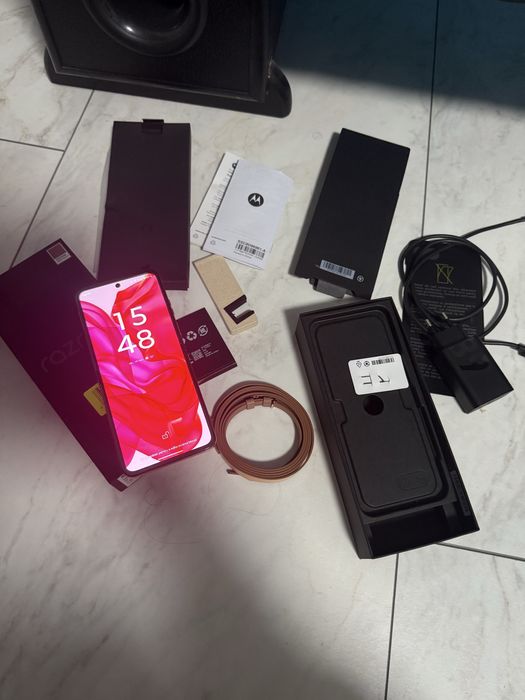 Motorola Razr 50 Ultra  12 gb ram 512 memorie