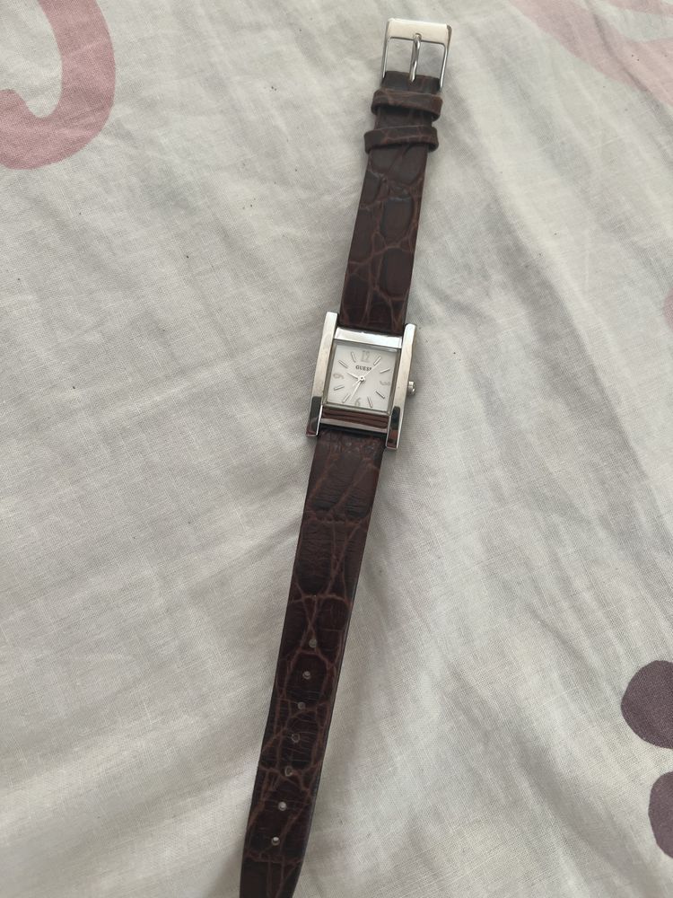 Дамски часовник Guess оригинален