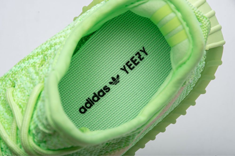 Adidas Yeezy Boost 350 V2 Glow (Kids/De Copii)