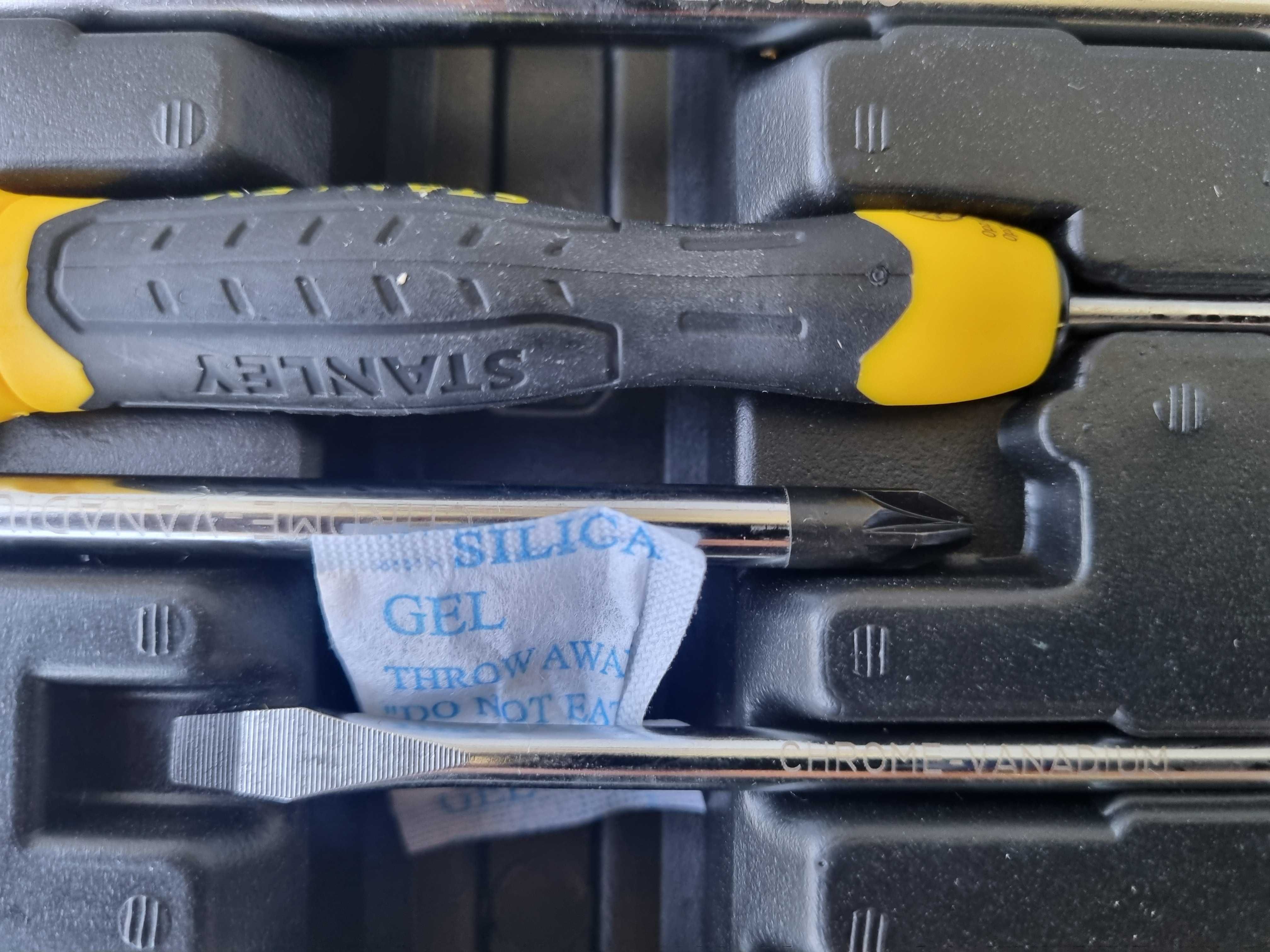 Продавам Отвертки Stanley Cushion Grip