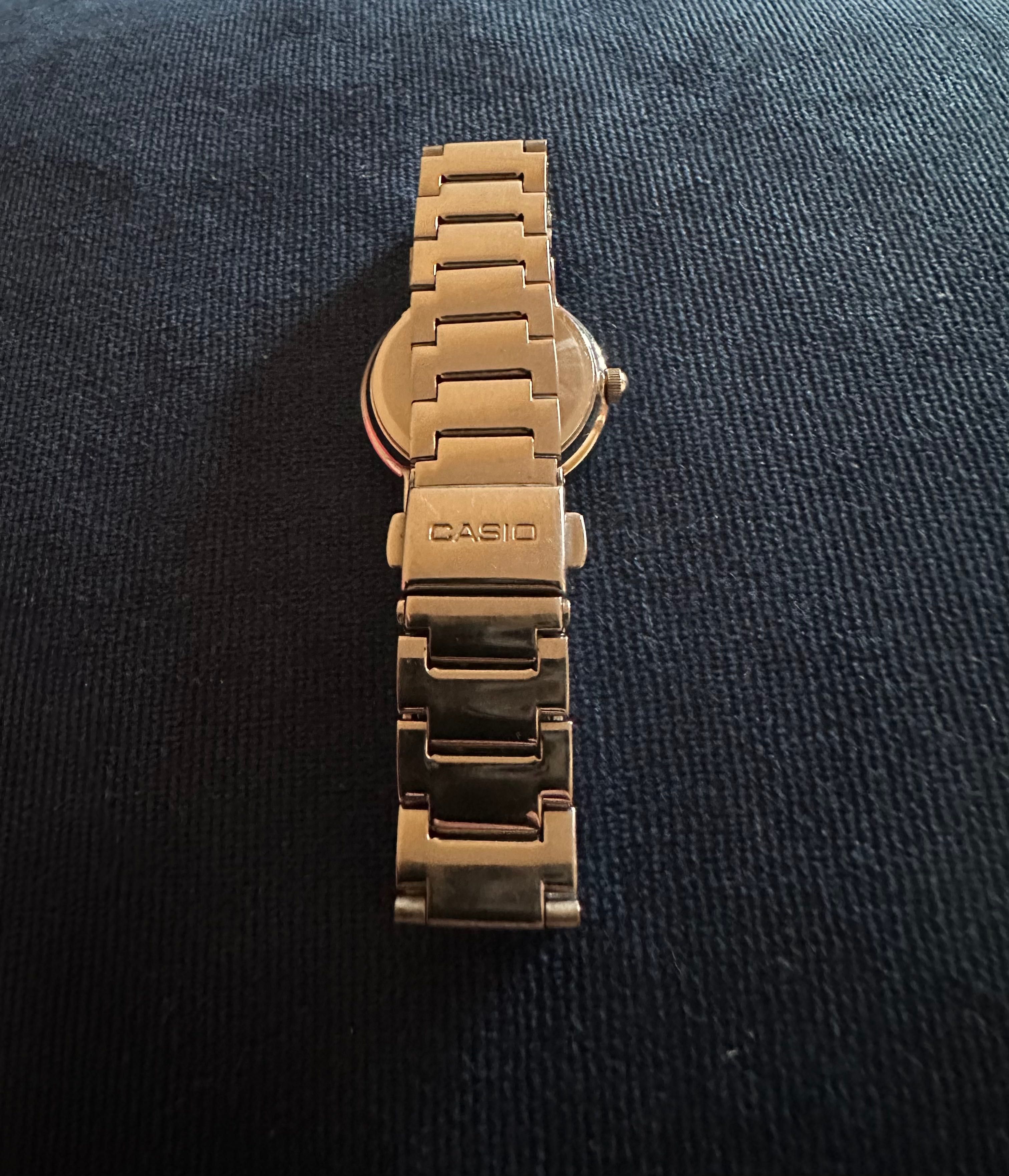 Дамски часовник Casio