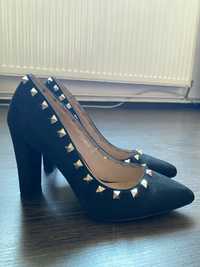 Pantofi stiletto