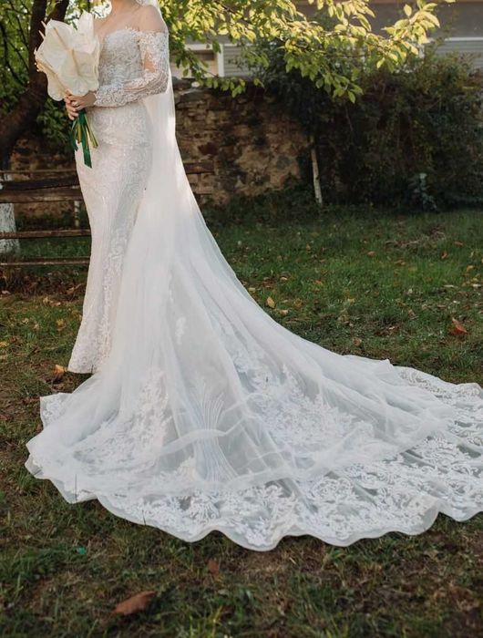 Rochie Mireasă Grace Bridal cu Dantelă, Aplicații, Trenă și Spate Gol