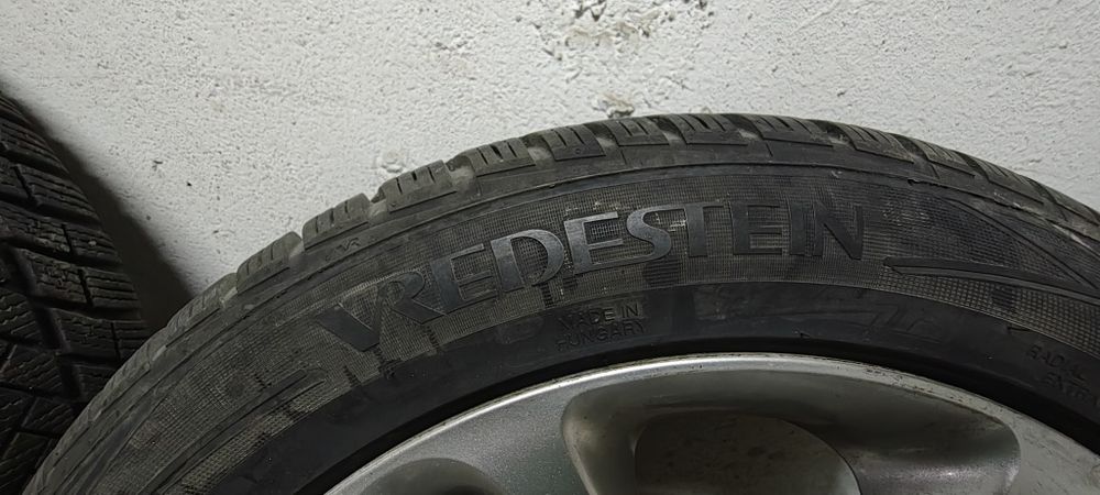 Зимни гуми Vredestein с джанти r17 5x108 за Jaguar