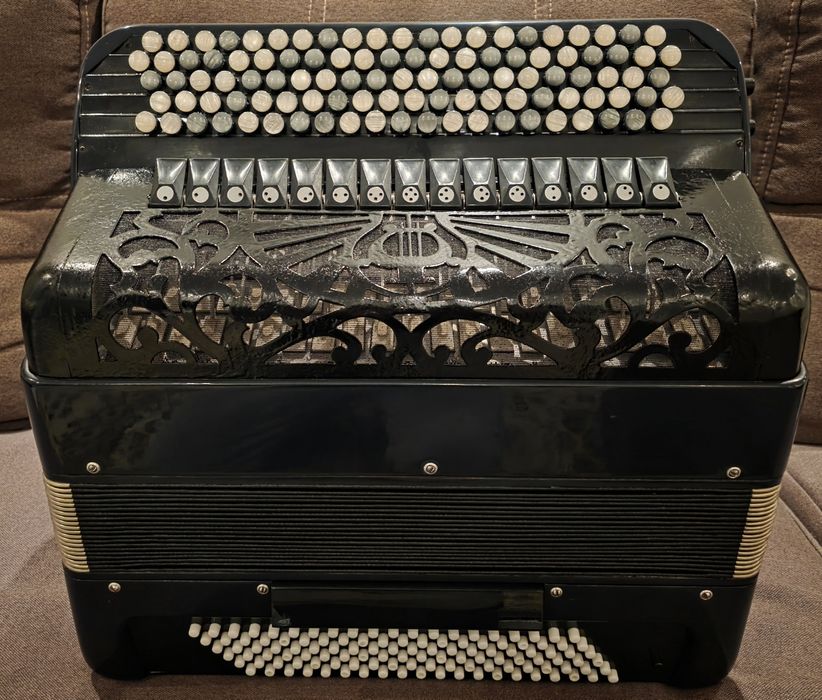 Продам концертный баян Тула