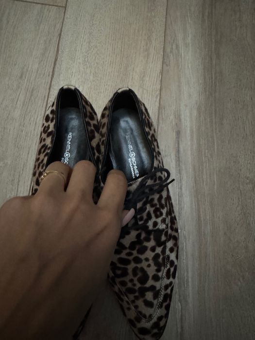 Дамски затворени обувки