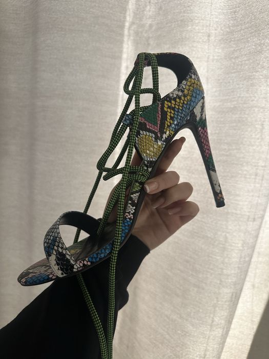 Сандали / официални обувки на ток змия