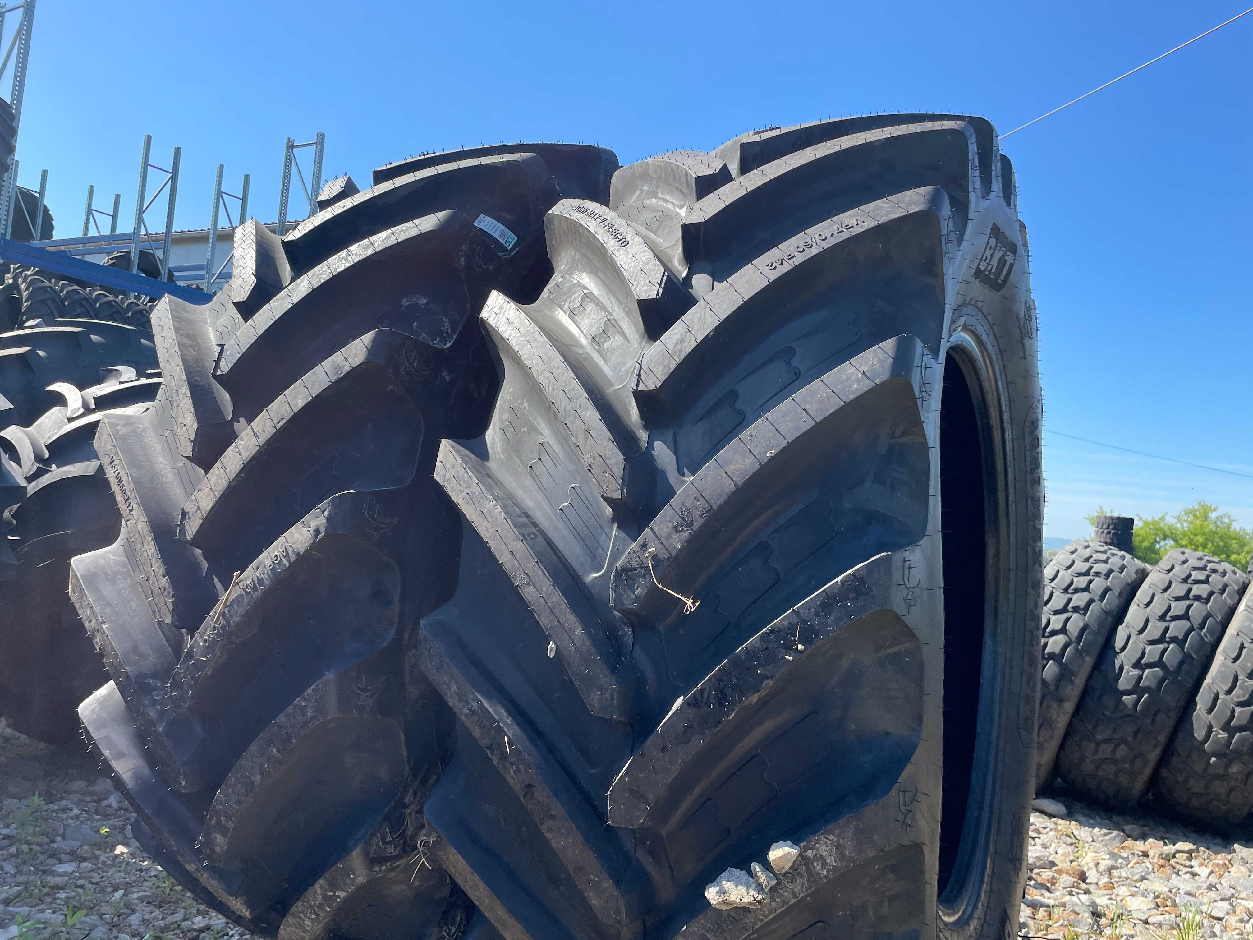 Anvelope noi radiale 710/60R42 pentru tractor spate FENDT marca BKT