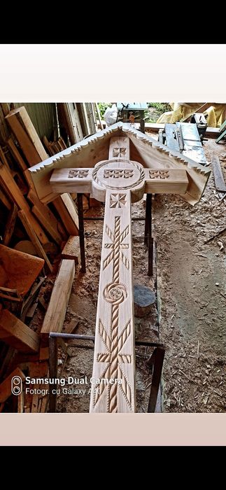 Troiță sculptată