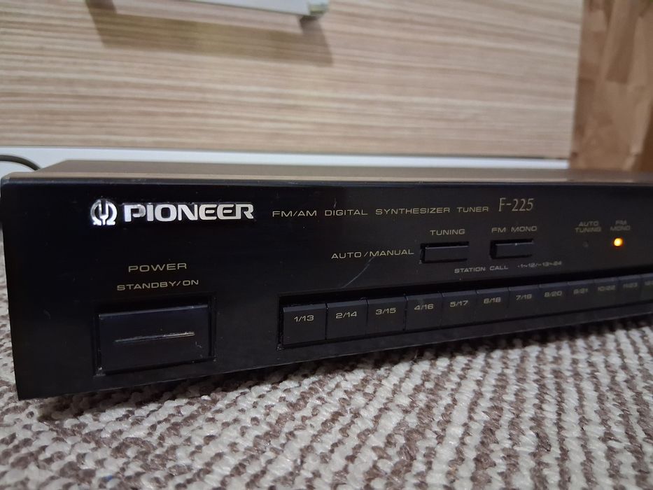 Radio Pioneer F-225