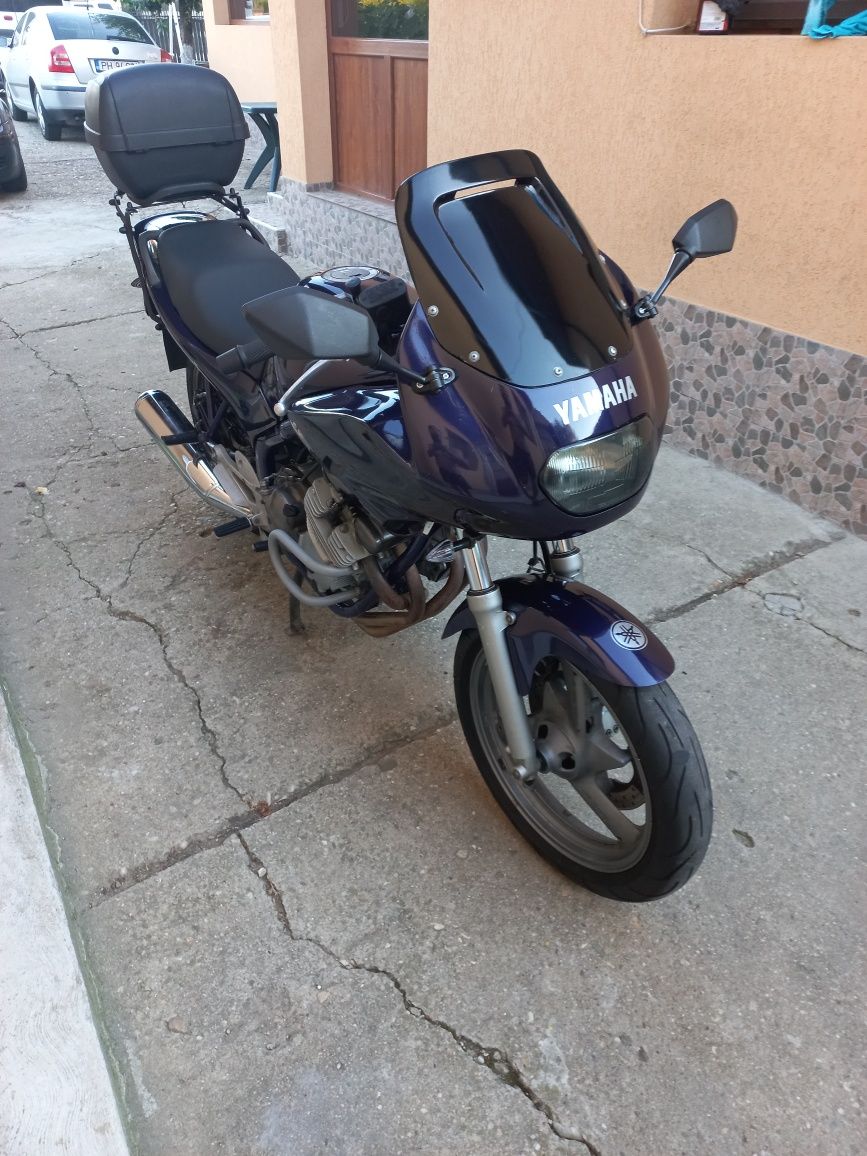 Motocicleta Yamaha XJ 600 foarte ingrijita, pusa la punct