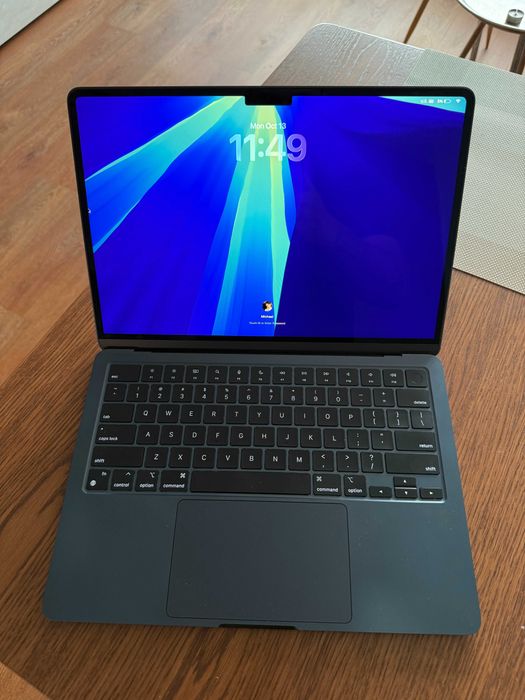 Като нов MacBook Air M2, 13.6 инча, 8 GB RAM, 256 GB памет
