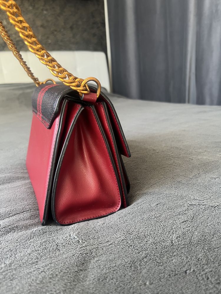 Красная сумка