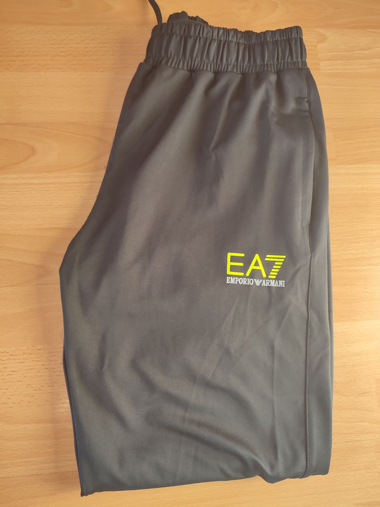 Оригинално мъжко долнище EA7