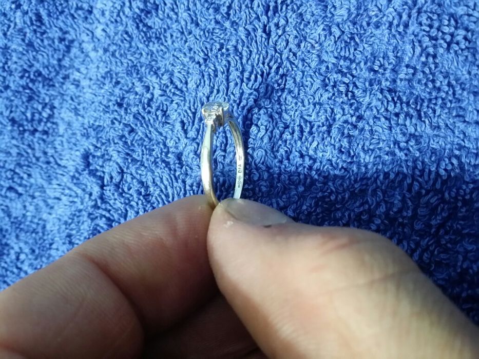 Inel aur alb 9 kt 375 cu safir + 2 diamante naturale antic